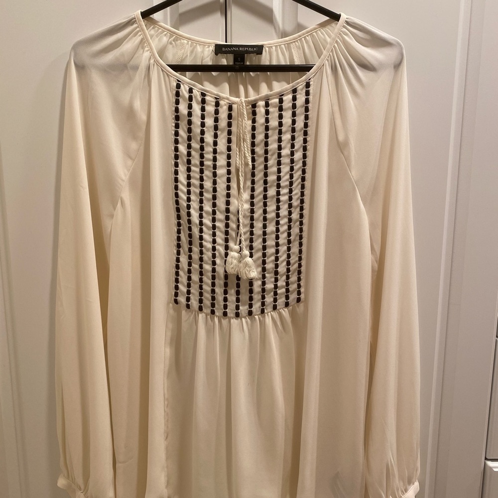 Banana republic ivory and black shirt